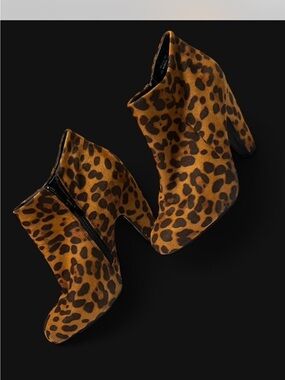 BAMBOO Leopard Print Ankle Booties in Brown/Black